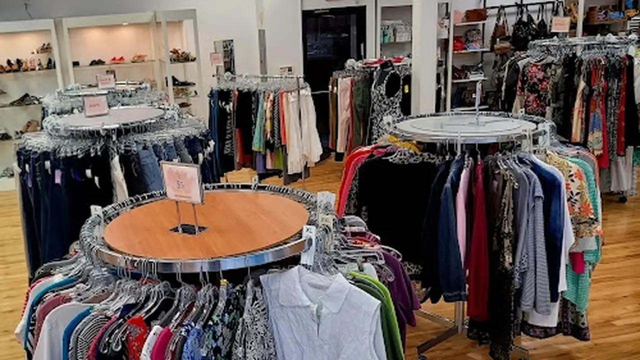 Consignment store in Red Wing, Minnesota: Red Wing Restyle
