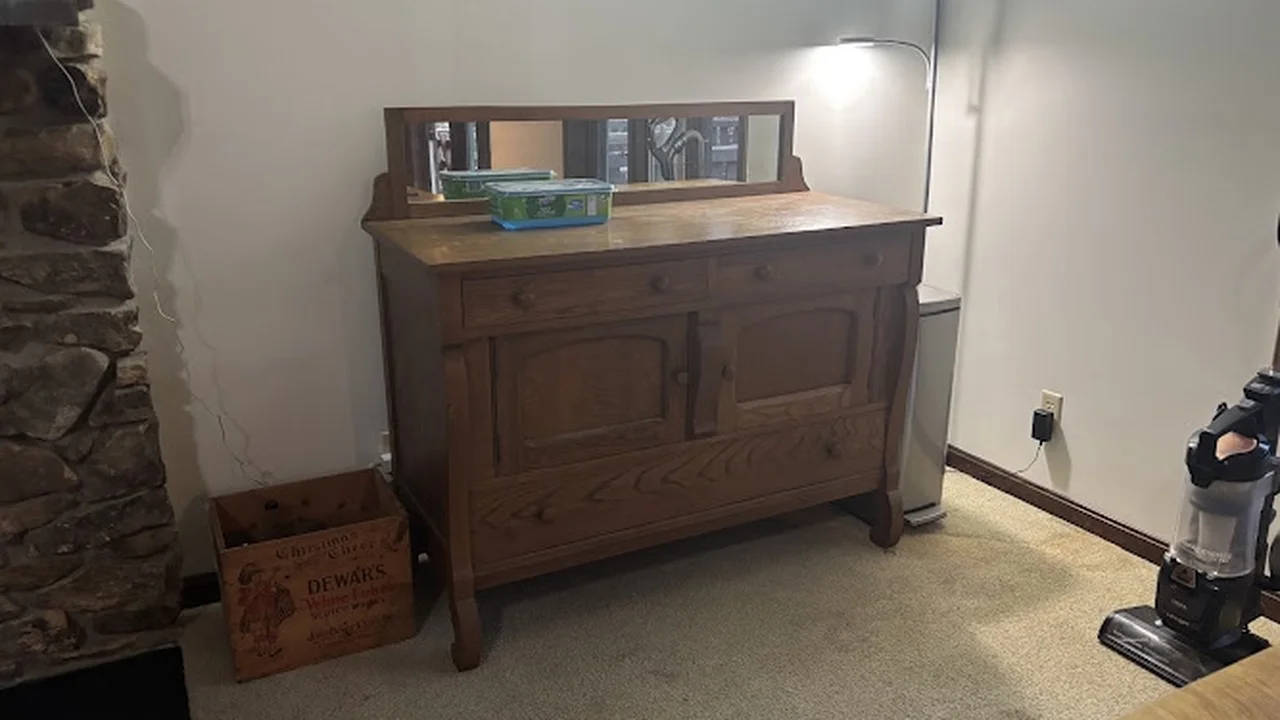 Consignment store in Newburgh, Indiana: Redeemed Resale
