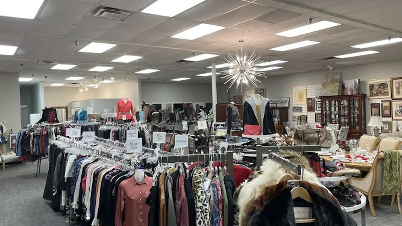 Consignment store in Rochester, Minnesota: Refashion Consigned Furniture and Clothing
