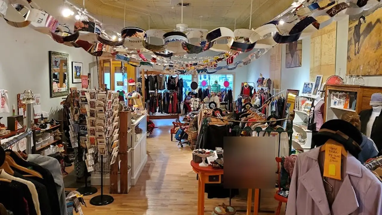 Consignment store in Paonia, Colorado: Refinery Paonia
