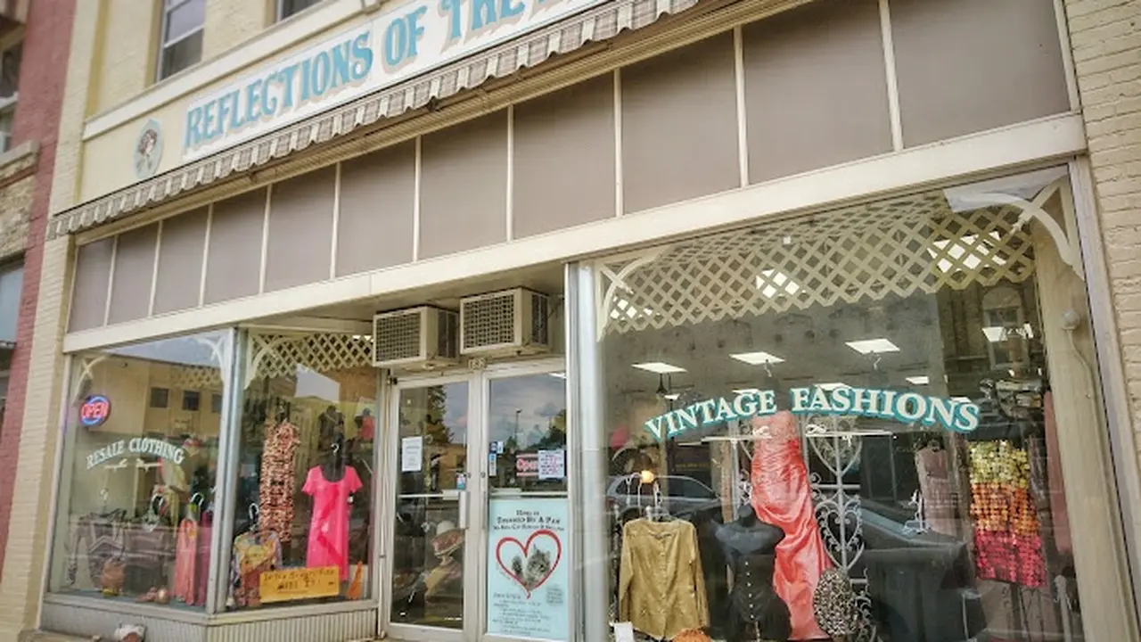 Consignment store in Whitewater, Wisconsin: Reflections of the Past