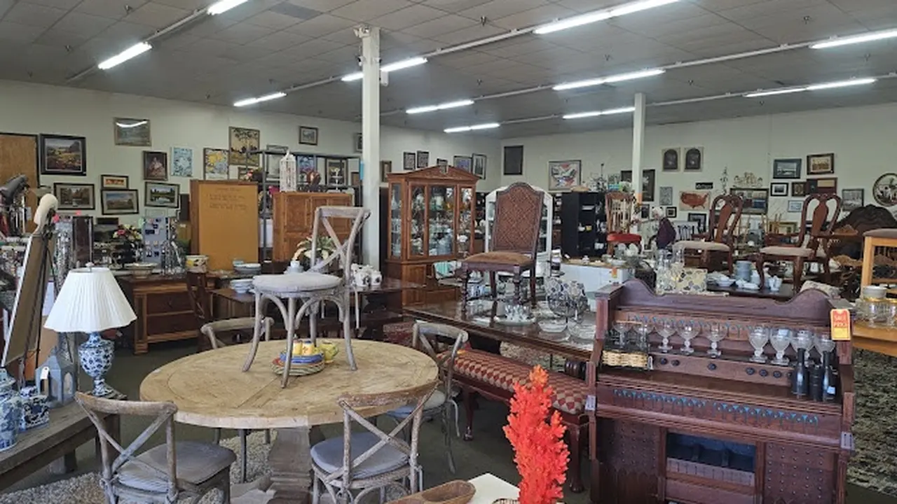 Consignment store in Georgetown, Texas: Rega of Paris Home Consignment Gallery