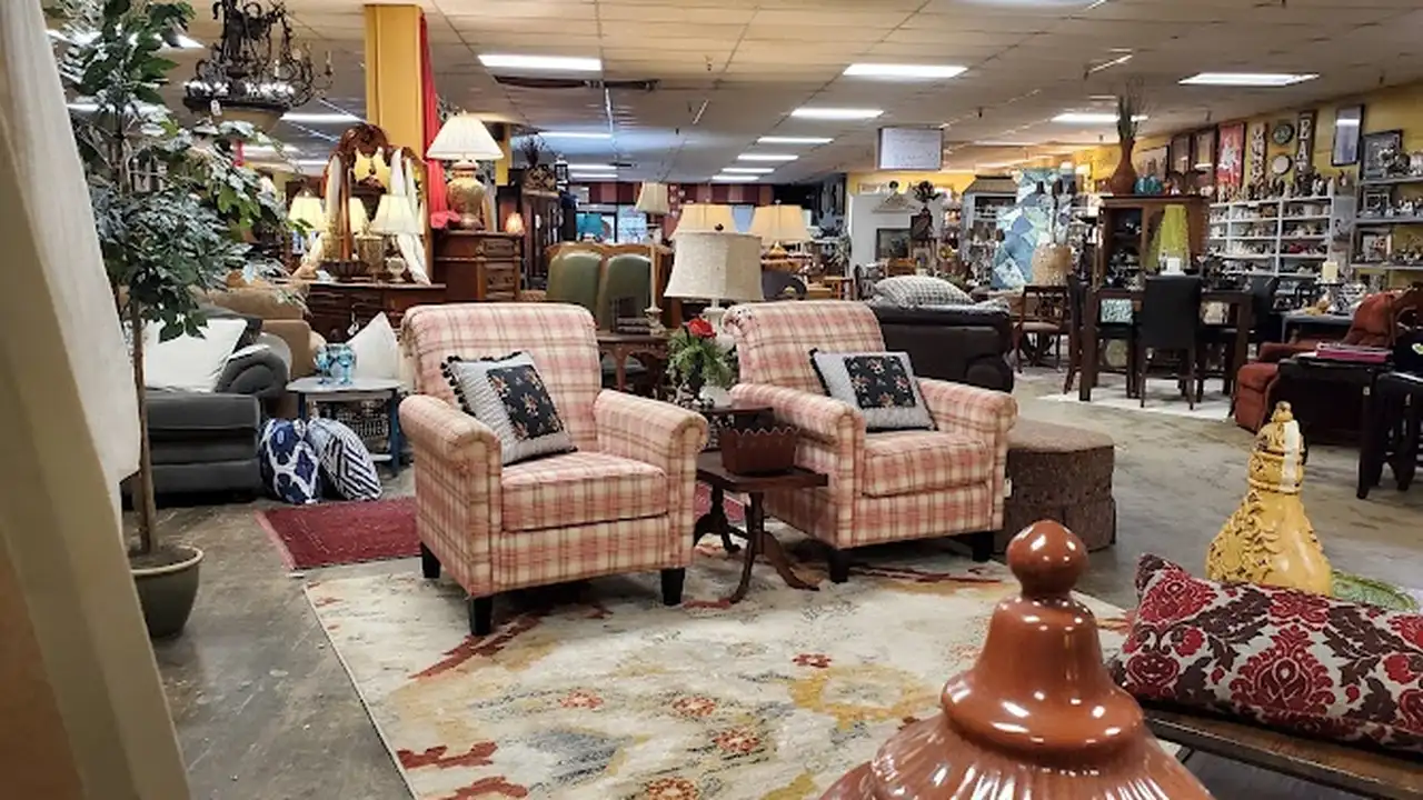 Consignment store in Tyler, Texas: Rega of Paris