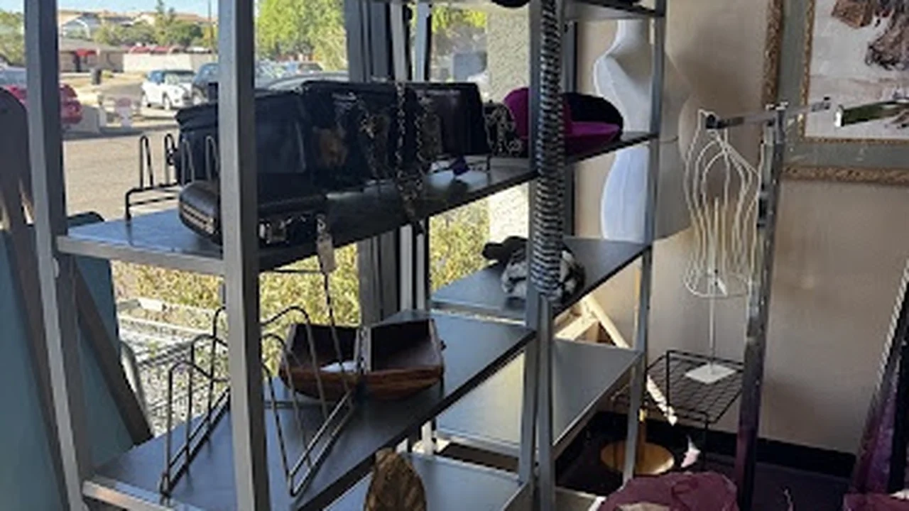 Consignment store in Scottsdale, Arizona: Regal Rags-good