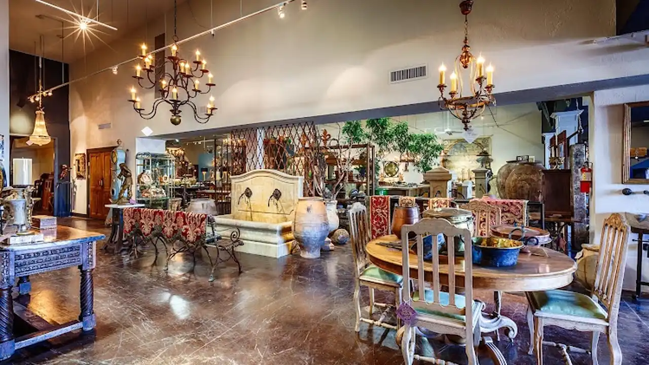 Consignment store in Phoenix, Arizona: Relics Antiques at Antique Gatherings