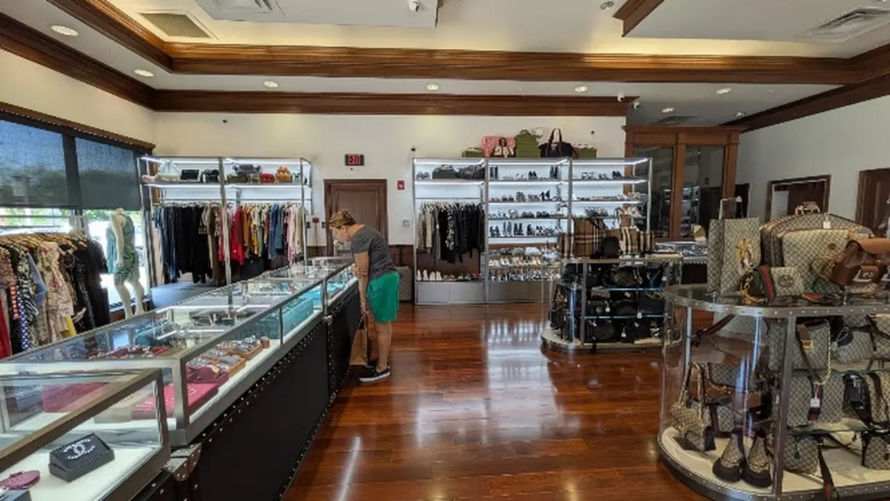 Consignment store in Center Valley, Pennsylvania: Relux Luxury Consignment