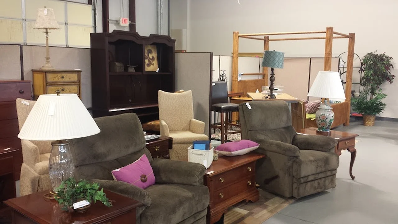 Consignment store in Murfreesboro, Tennessee: Remix Consignment Furniture