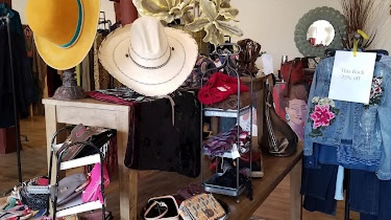 Consignment store in Taos, New Mexico: RENEUX Consignment