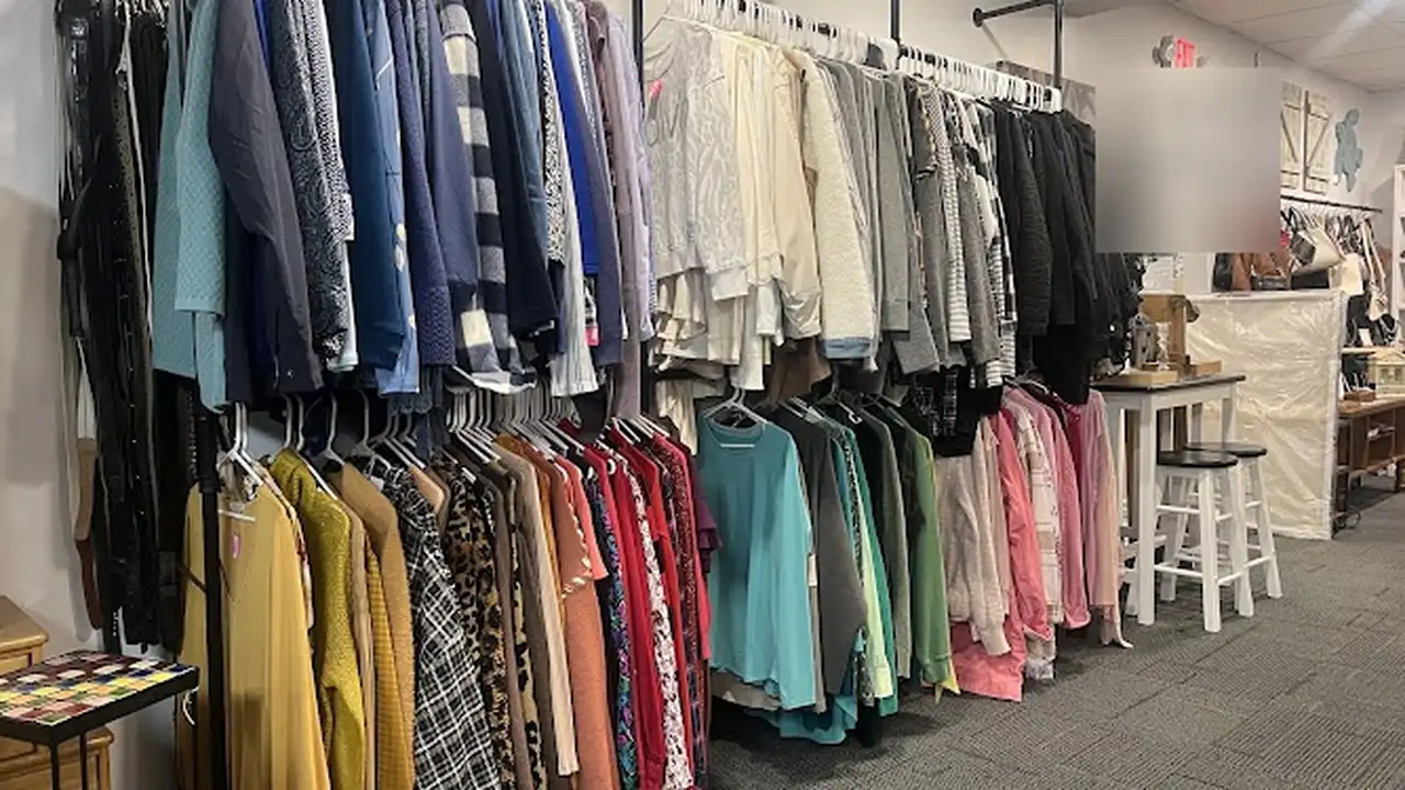 Consignment store in Forked River, New Jersey: Renew & Design