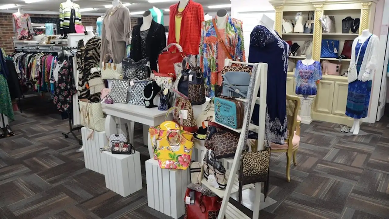 Consignment store in Muncie, Indiana: Renewed Designs