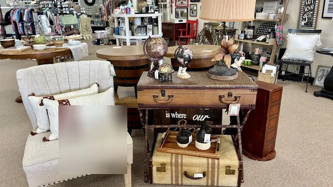 Consignment store in Riverview, Michigan: Renue Style & Home