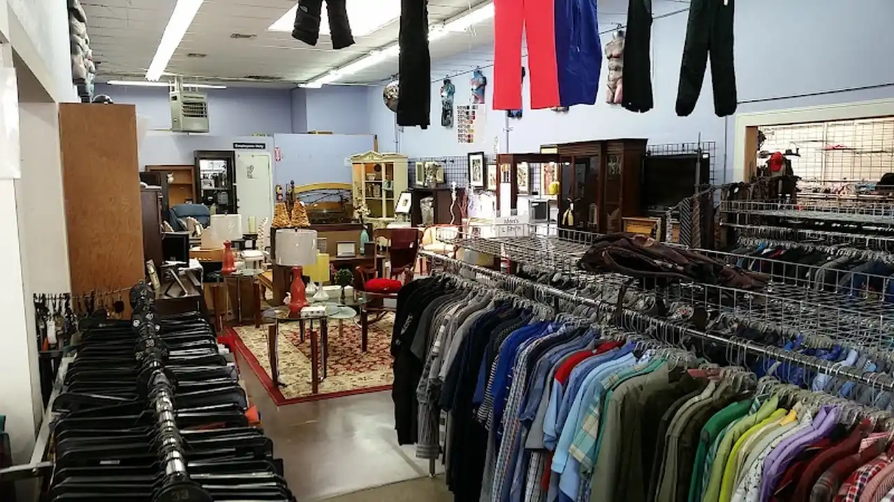Consignment store in Fresno, California: Repeat Performance Consignment Superstore