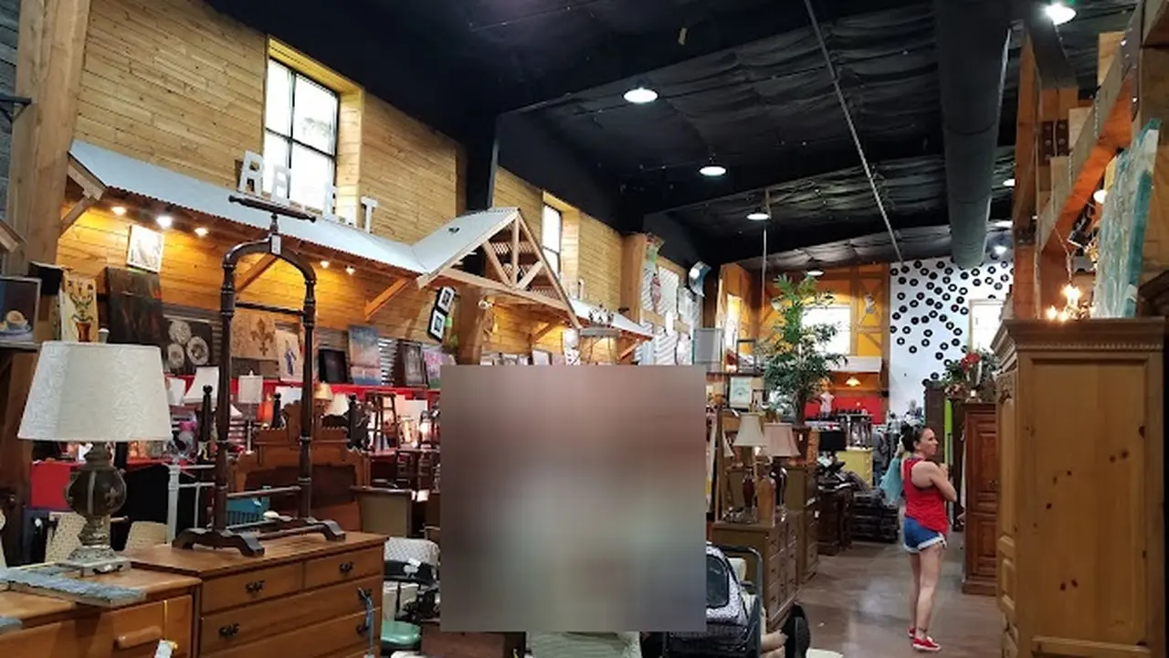 Consignment store in Ridgeland, Mississippi: Repeat Street