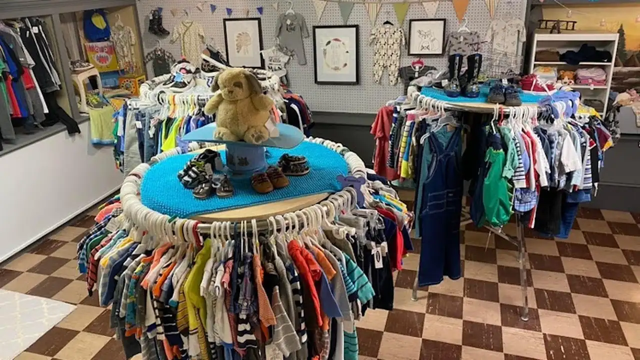 Consignment store in Manchester, Iowa: Repeats Consignment