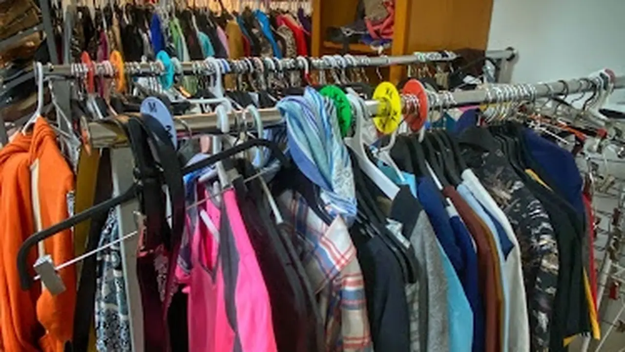 Consignment store in New Port Richey, Florida: Repeats Consignments and Auctions