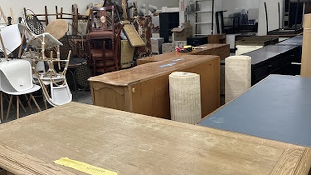 Consignment store in Glendale, California: Reperch
