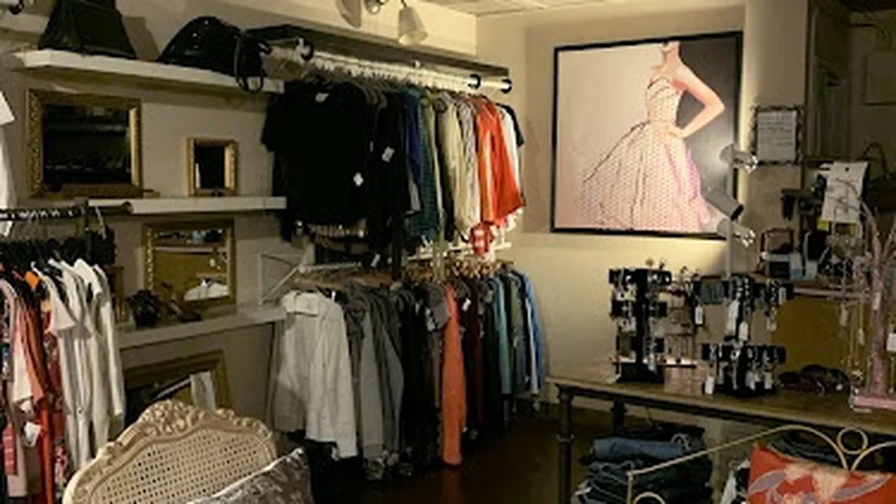 Consignment store in Los Altos, California: Repeter