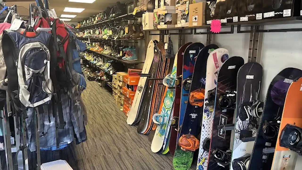 Consignment store in Glenwood Springs, Colorado: Replay GWS
