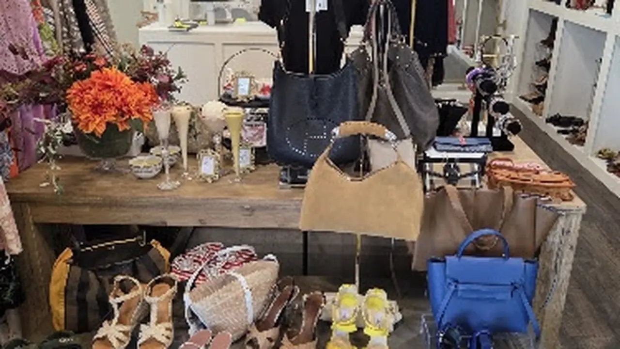Consignment store in Bellevue, Washington: Reprise Pre-loved Consignment