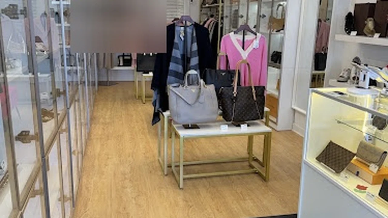 Consignment store in Barrington, Illinois: Restyle Designers Barrington