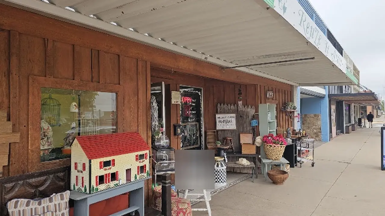 Consignment store in Canyon, Texas: ReuZe It Again