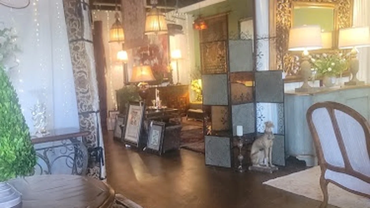 Consignment store in San Juan Capistrano, California: Revel Fine Home Consignment
