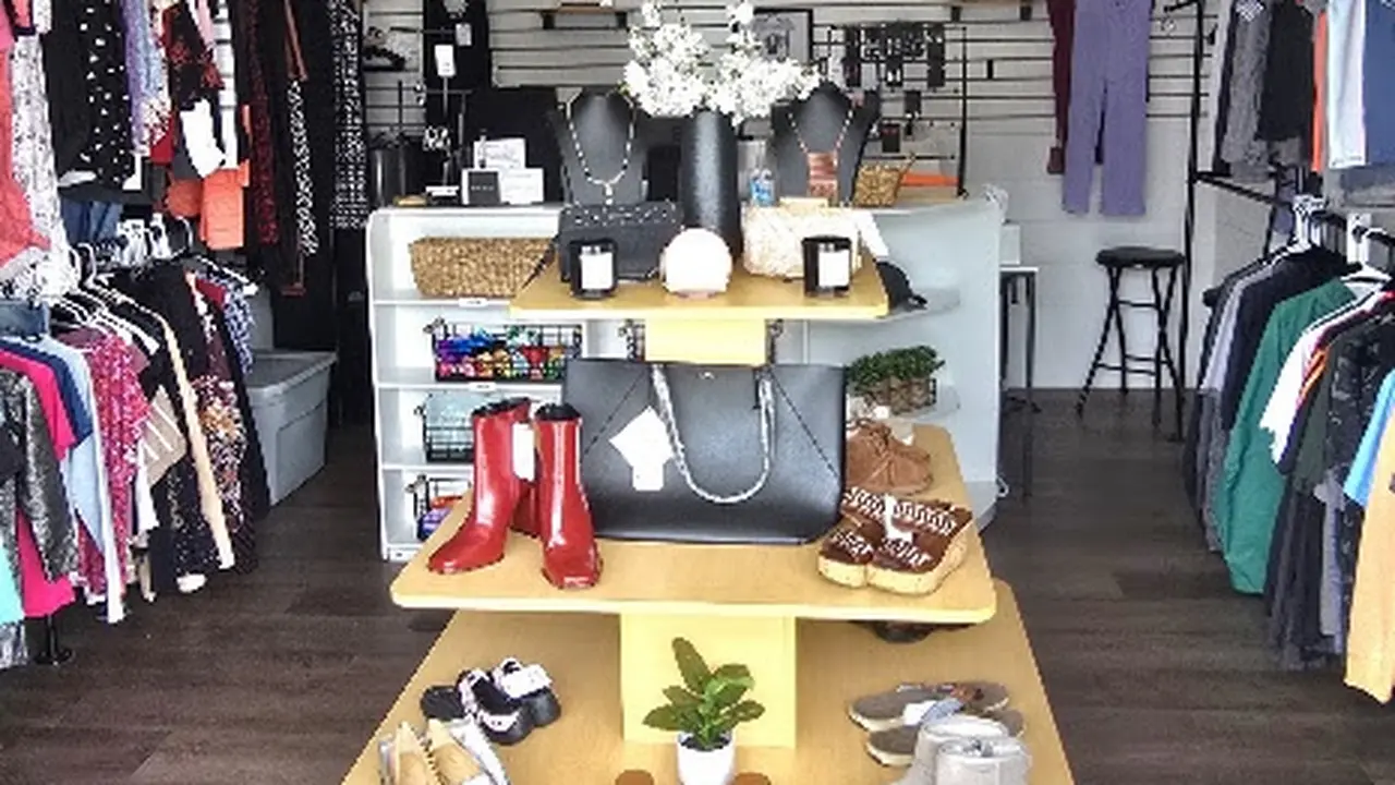 Consignment store in Bremen, Indiana: Revival Rack