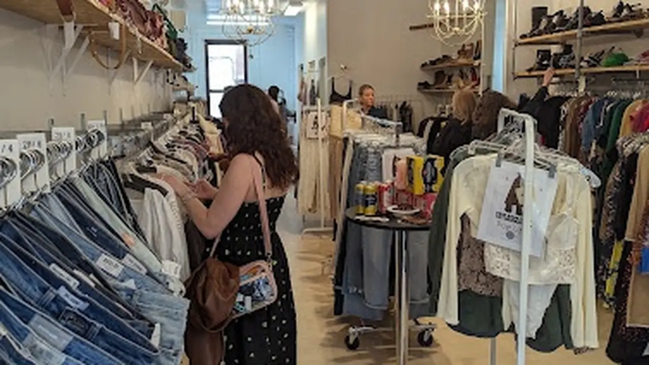 Consignment store in Boston, Massachusetts: Revolve Consignment Boutiques