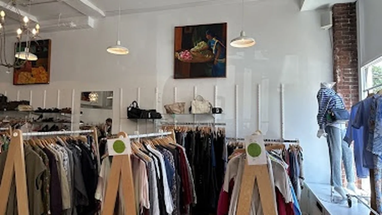 Consignment store in Newton, Massachusetts: Revolve Consignment Boutiques