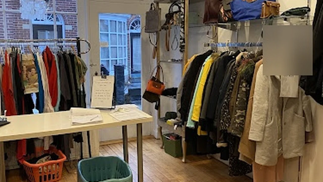 Consignment store in Winchester, Massachusetts: Revolve Consignment Boutiques