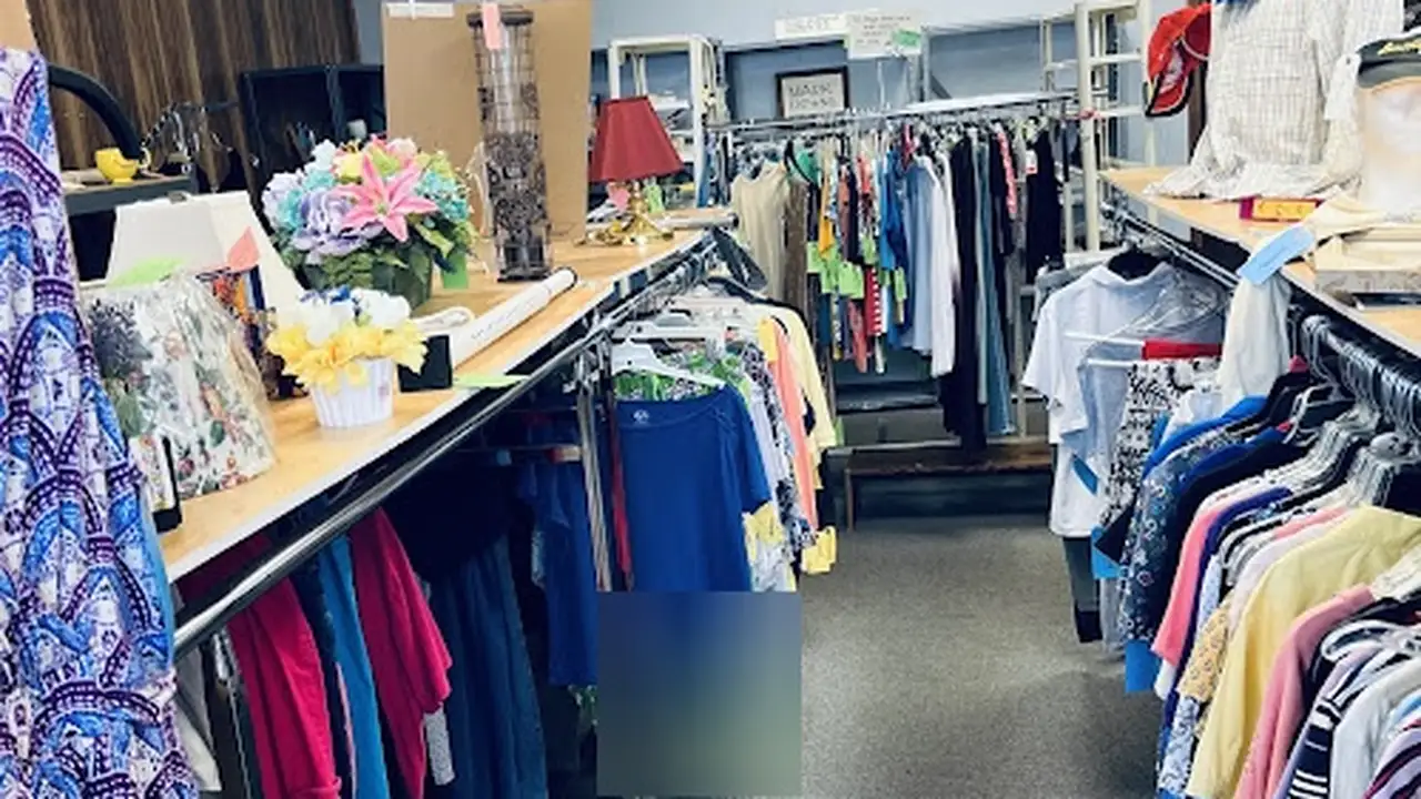 Consignment store in Reynoldsburg, Ohio: Reynoldsburg Cancer Thrift Shop