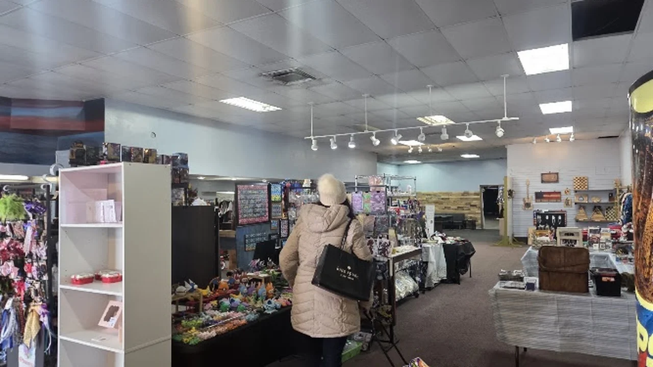Consignment store in Sandusky, Ohio: Rhodes marketplace