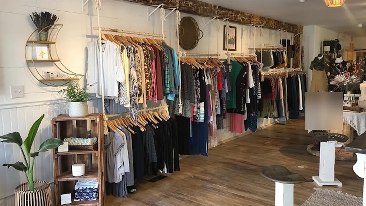 Consignment store in Meredith, New Hampshire: Rise