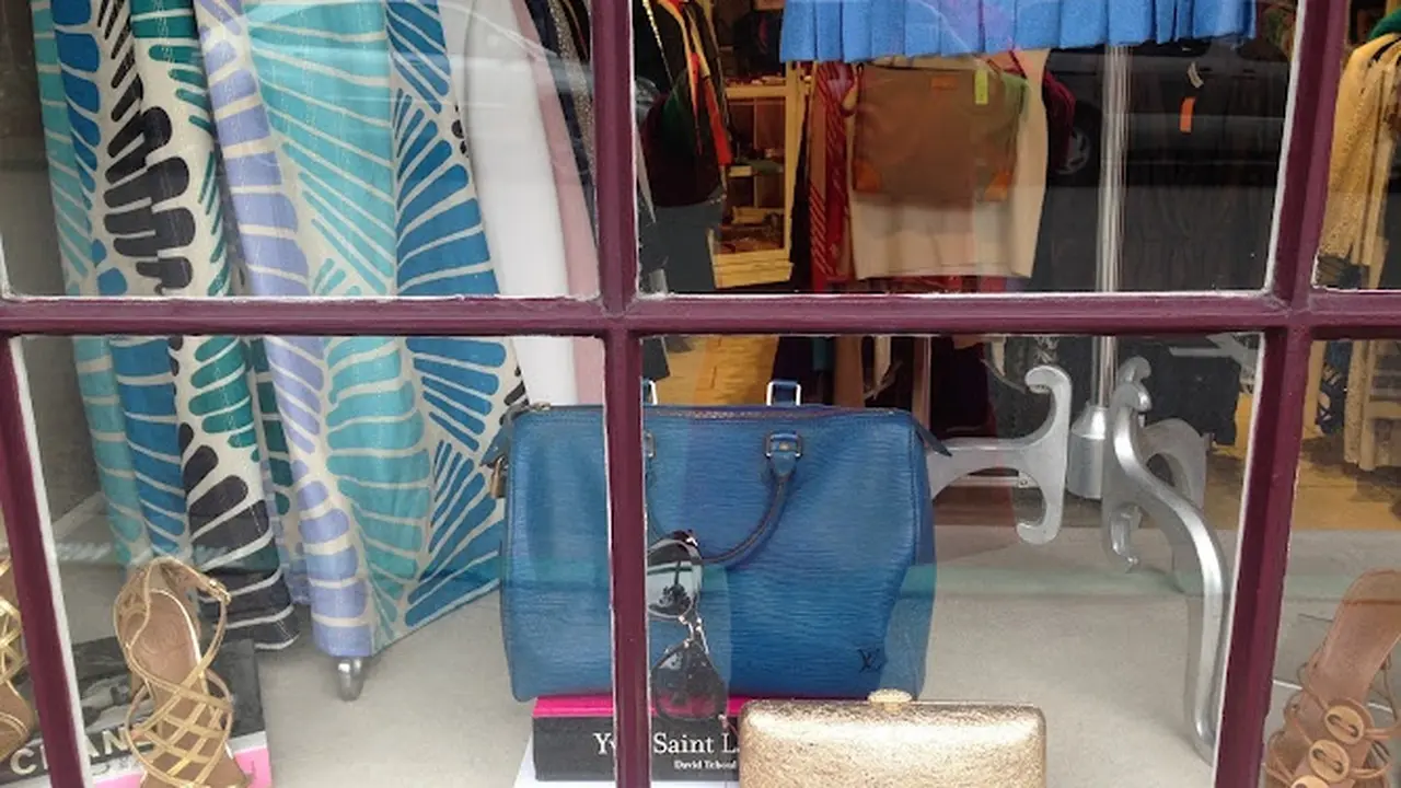 Consignment store in Carmel, California: Ritzy Ragz & Thingz