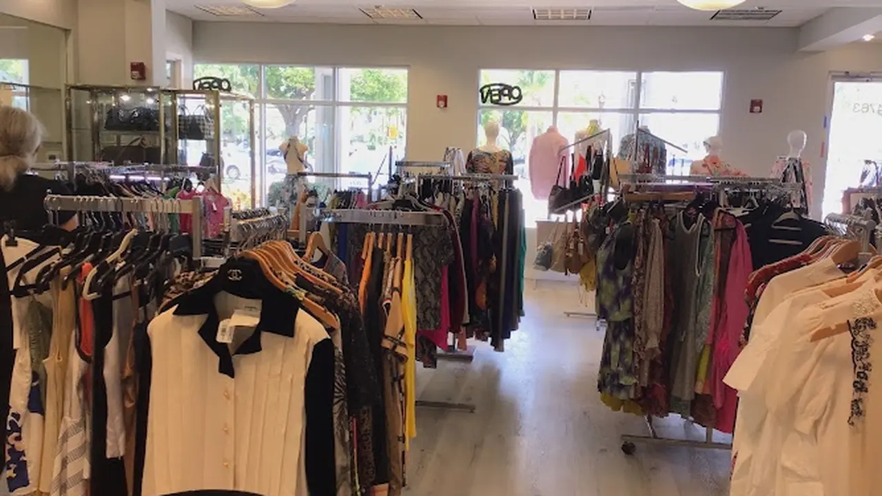 Consignment store in Lauderdale-by-the-Sea, Florida: Ritzy Reracks Resale & Consignment Boutique