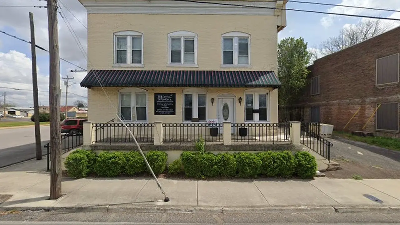 Consignment store in Lawrenceburg, Tennessee: Robin's Nest