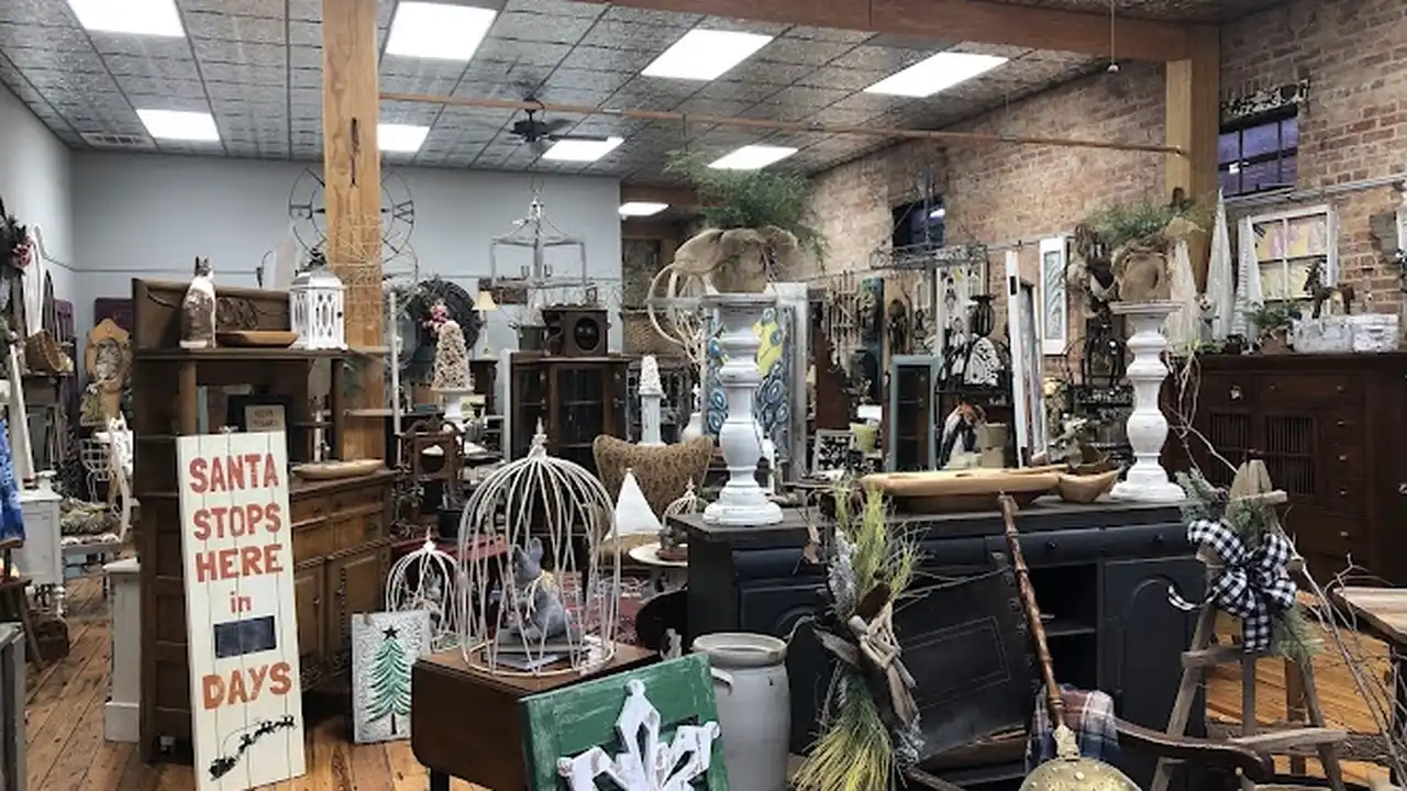 Consignment store in Rome, Georgia: Rome River District Antiques and Art