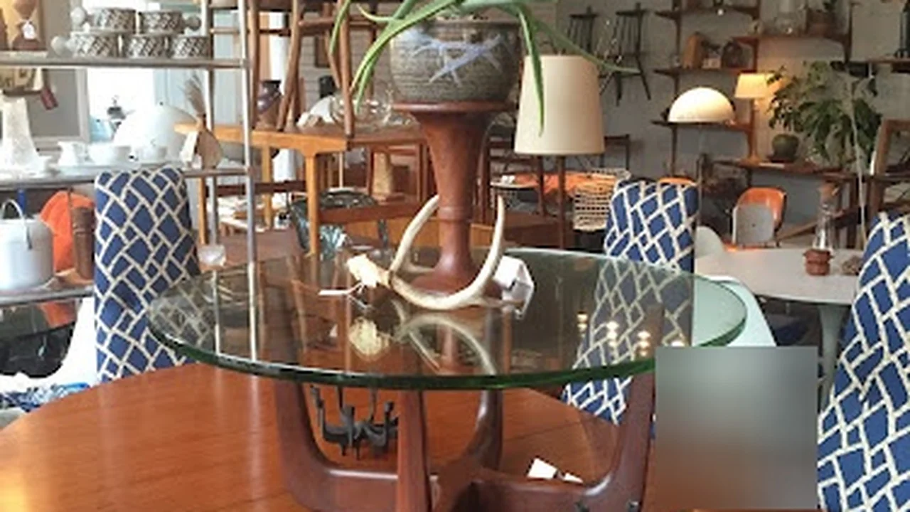 Consignment store in Cleveland, Ohio: Rook Modern
