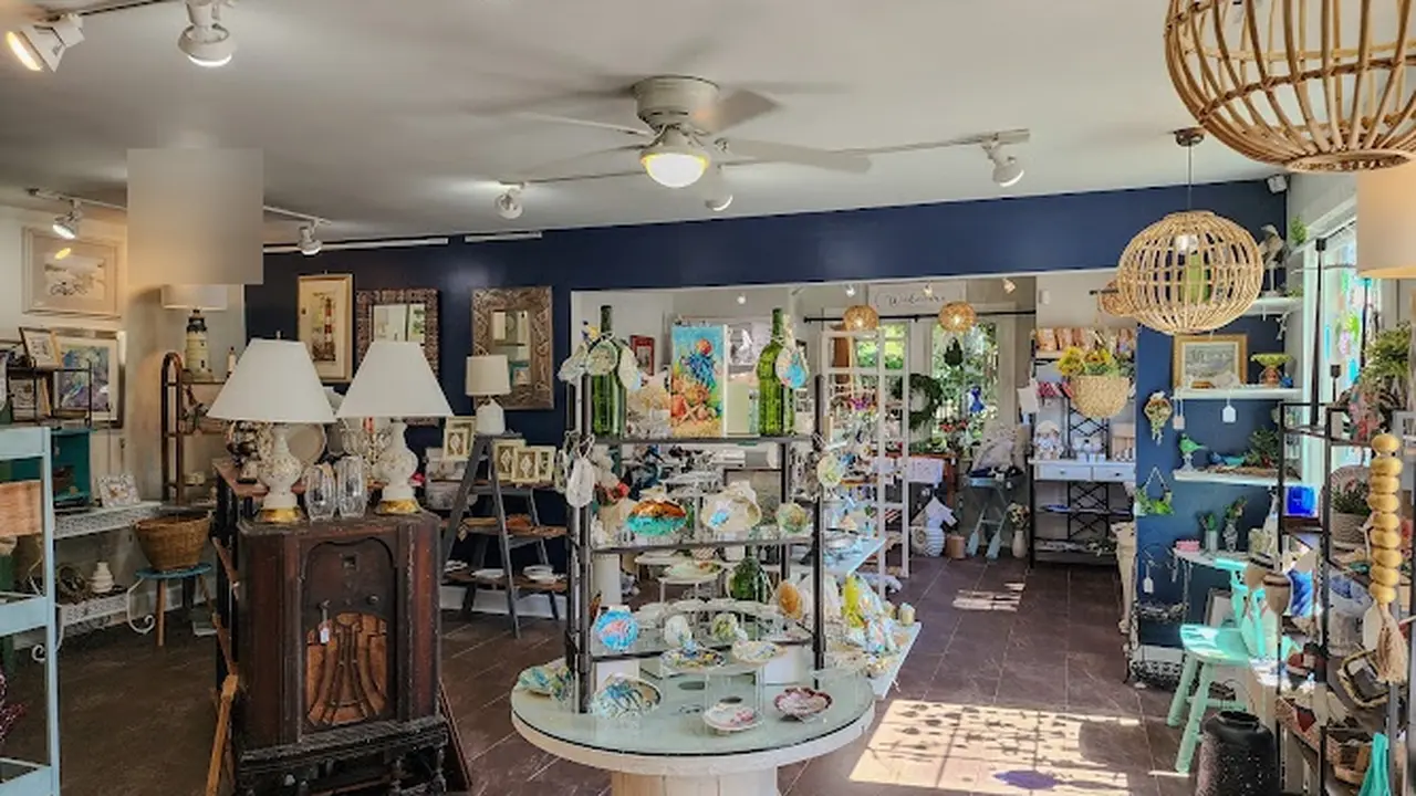 Consignment store in Murrells Inlet, South Carolina: Room Service, too.