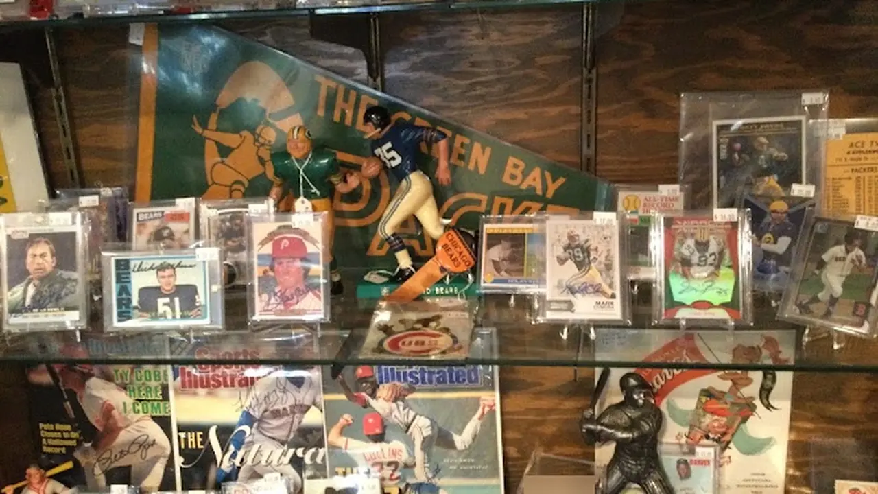 Consignment store in Kenosha, Wisconsin: Roosevelt Road Antiques & Consignments