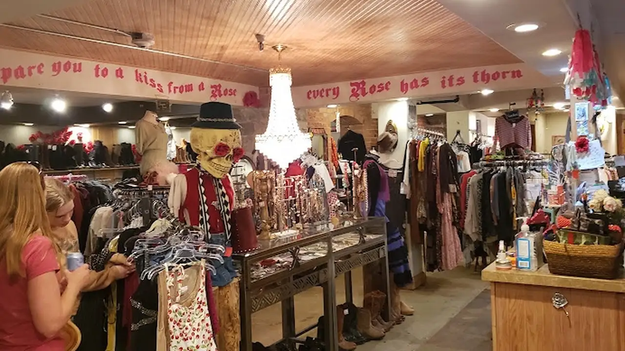 Consignment store in Durango, Colorado: Rose Duds An upscale consignment store