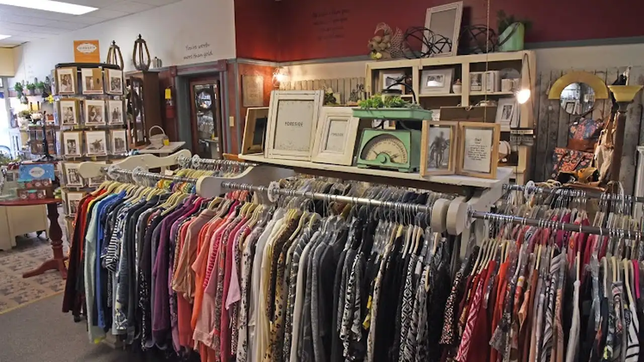 Consignment store in Dowagiac, Michigan: Rosy Tomorrows