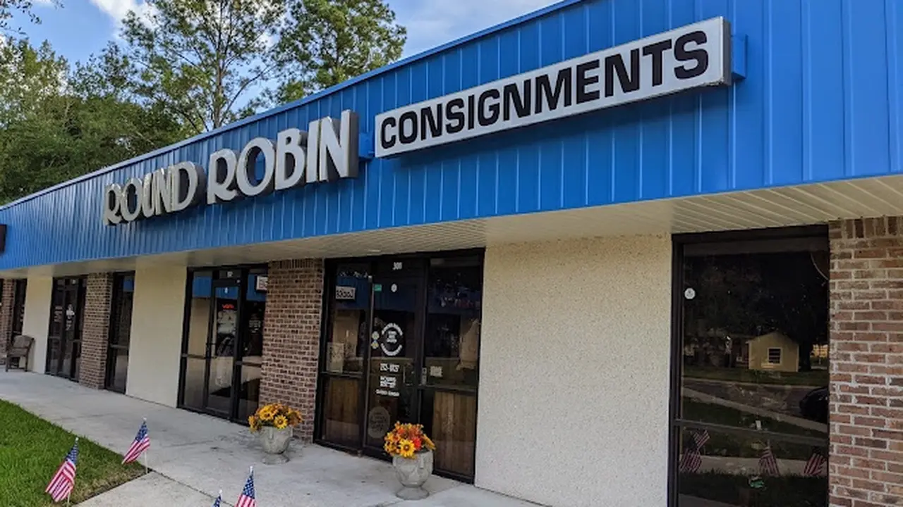 Consignment store in Middleburg, Florida: Round Robin 220