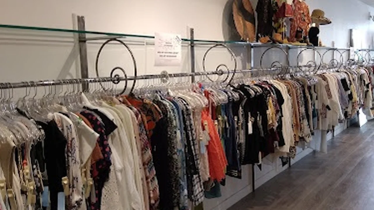 Consignment store in Greenwich, Connecticut: Roundabout Designer Closeouts