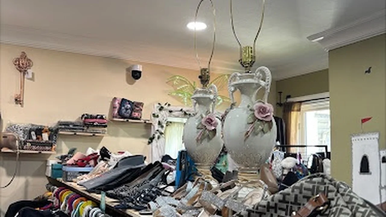 Consignment store in New Brighton, Pennsylvania: Royal Castle Consignment