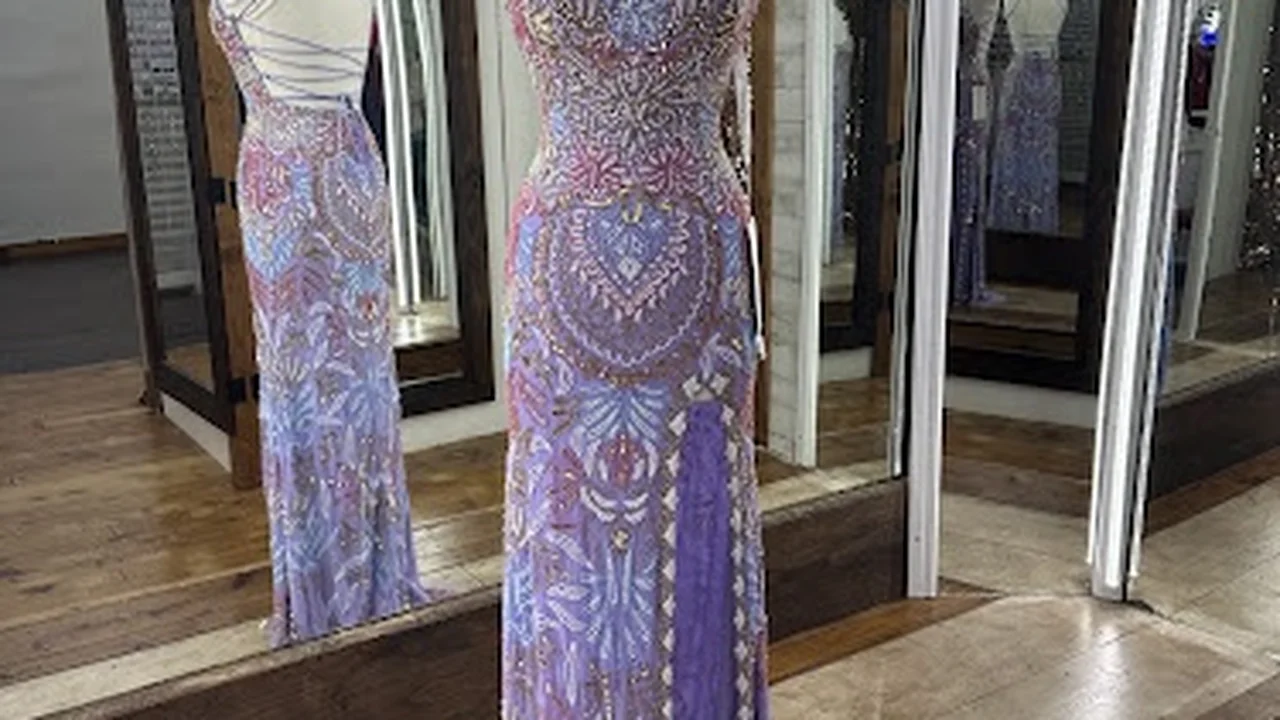 Consignment store in Berryville, Arkansas: Royalty Formals