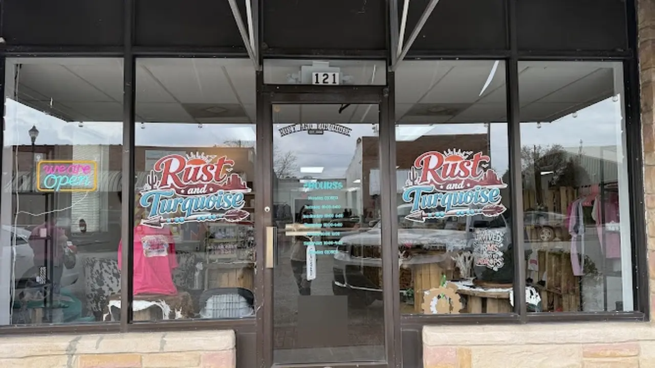 Consignment store in Pageland, South Carolina: Rust and Turquoise