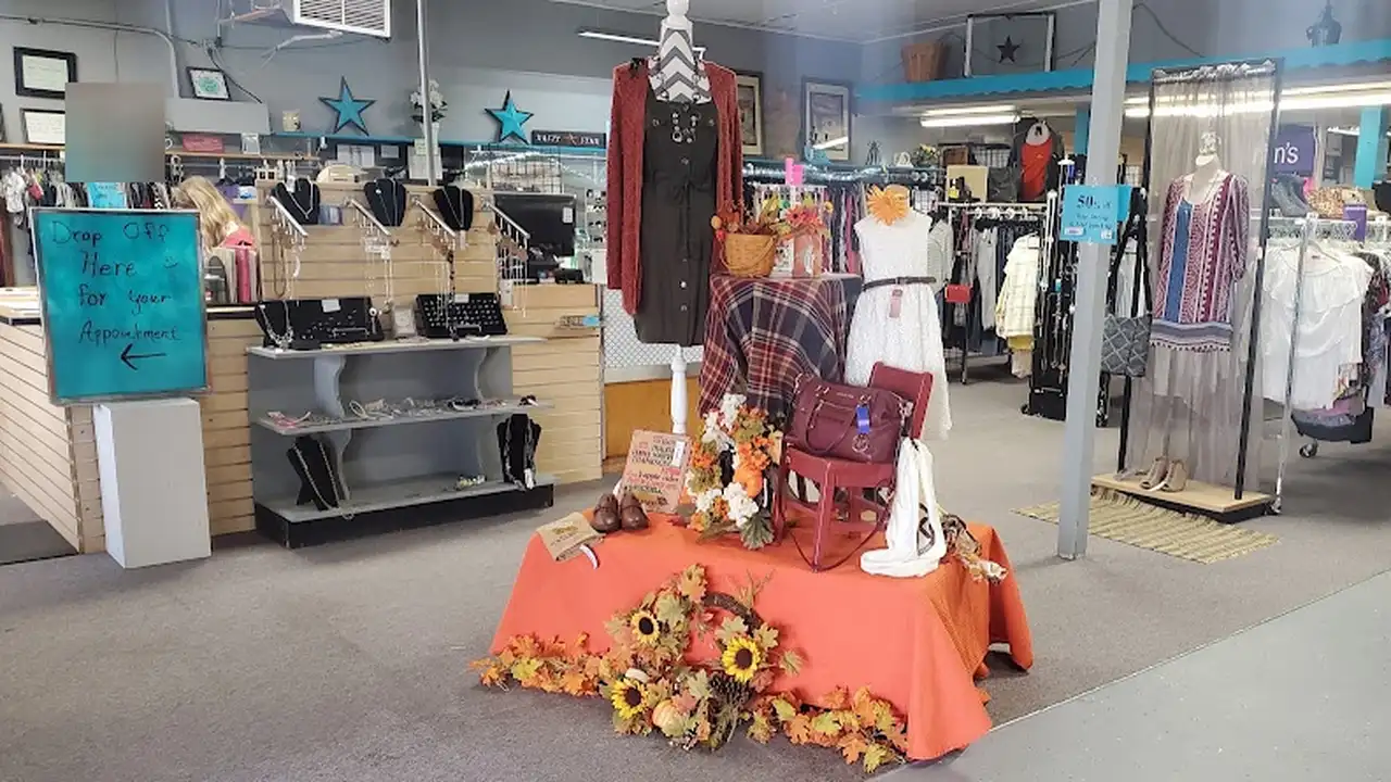 Consignment store in Fairfield, Illinois: Rusty Star Consignments