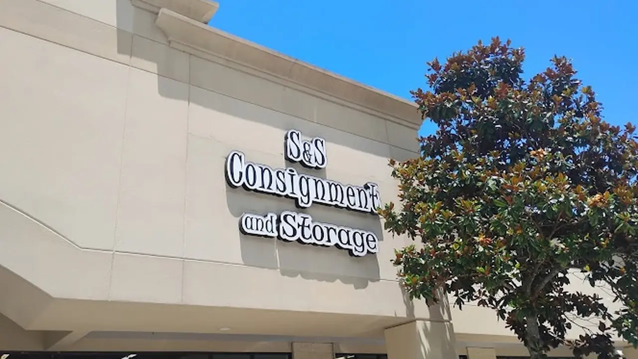 Consignment store in Mandeville, Louisiana: S & S Consignment