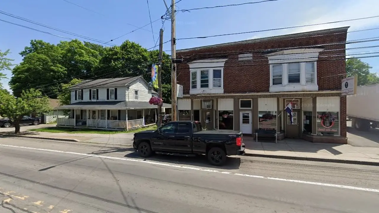 Consignment store in Manchester, New York: S&S Steals